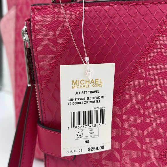 MICHAEL KORS JST LG DOUBLE ZIP WRISTLET WALLET PHONE HOLDER
ELECTRIC PINK - Picture 5 of 16